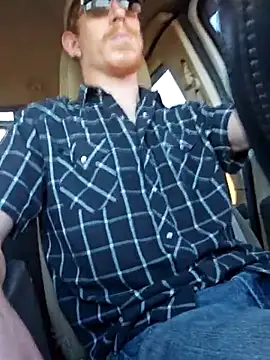 Snapshot of REDHAMMER_ chatting on November 11, 2025, 9:15 pm REDHAMMER online show from November 11, 2025, 9:15 pm