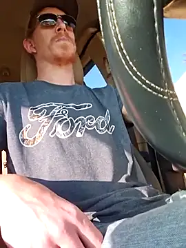 Snapshot of REDHAMMER_ chatting on November 12, 2025, 9:14 pm REDHAMMER online show from November 12, 2025, 9:14 pm