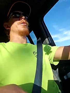 Snapshot of REDHAMMER_ chatting on January 5, 2026, 9:18 pm REDHAMMER online show from January 5, 2026, 9:18 pm