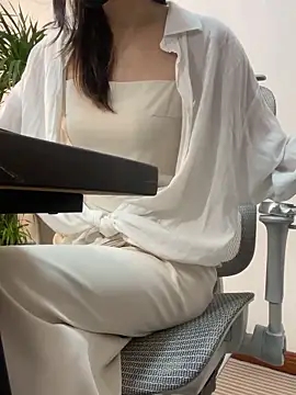 Annabody online show from December 19, 2025, 8:27 pm