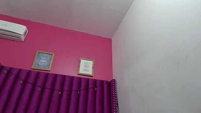 Snapshot of littleebonny chatting on March 9, 2025, 7:59 pm littleebonny online show from March 9, 2025, 7:59 pm