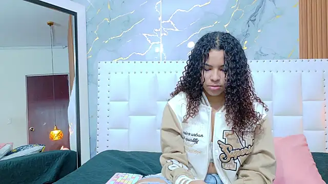 Snapshot of littleebonny chatting on October 10, 2025, 7:24 pm littleebonny online show from October 10, 2025, 7:24 pm