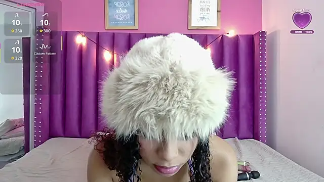 Snapshot of littleebonny chatting on November 10, 2025, 1:21 pm littleebonny online show from November 10, 2025, 1:21 pm