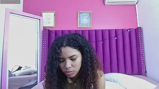 Snapshot of littleebonny chatting on March 26, 2026, 12:33 pm littleebonny online show from March 26, 2026, 12:33 pm