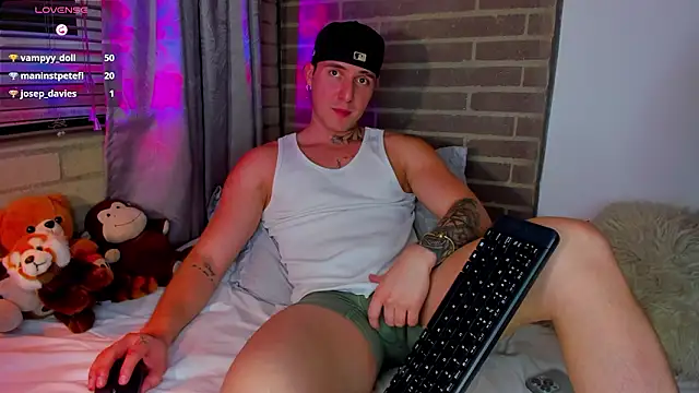 Snapshot of liam_oficial02 chatting on February 17, 2026, 1:46 am liam oficial02 online show from February 17, 2026, 1:46 am