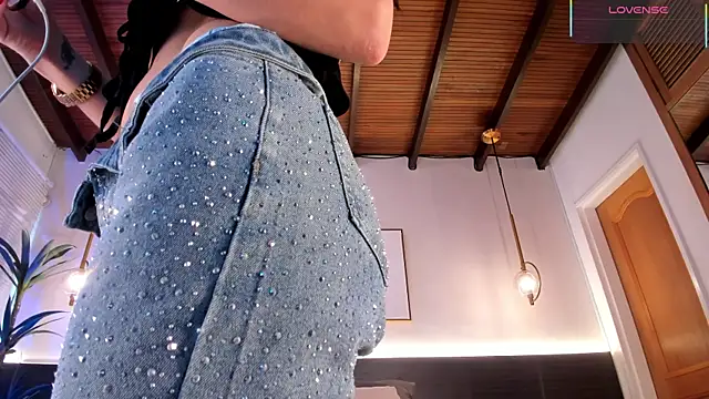 Snapshot of AgattaDuque chatting on July 10, 2026, 7:49 pm AgattaDuque online show from July 10, 2026, 7:49 pm