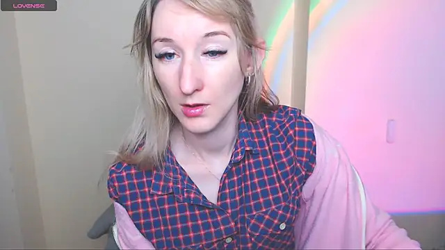 AmandaSell online show from June 3, 2026, 6:49 am