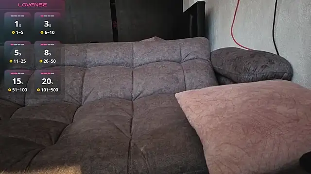 Snapshot of AnyElish chatting on November 27, 2025, 8:33 pm AnyElish online show from November 27, 2025, 8:33 pm