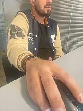 giorgakaci69 online show from February 23, 2026, 11:40 am