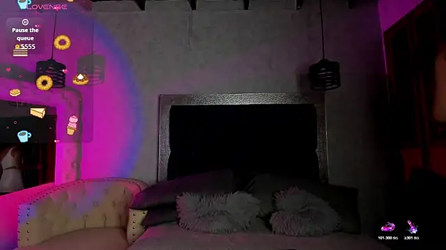 Snapshot of Taiissa_ chatting on February 13, 2026, 8:27 pm Taiissa online show from February 13, 2026, 8:27 pm