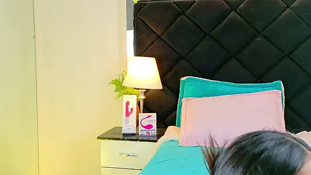 Holly Brensonexx  online show from November 22, 2025, 4:06 pm