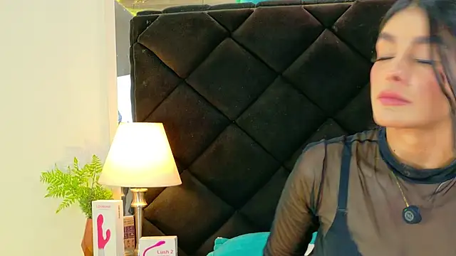 Snapshot of Holly_Brensonexx_ chatting on December 20, 2025, 4:08 am Holly Brensonexx online show from December 20, 2025, 4:08 am