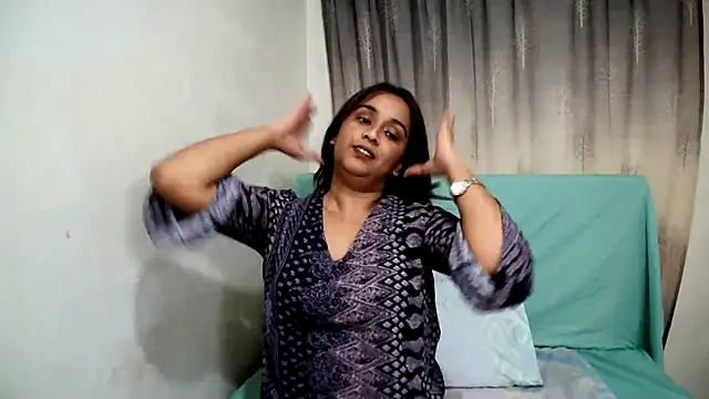 Cute Indian00 online show from February 2, 2025, 2:56 pm