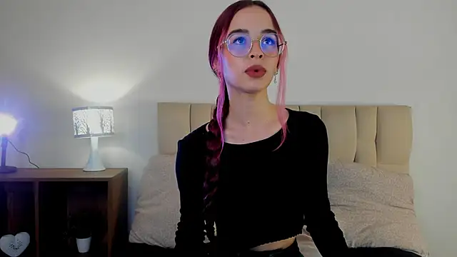 Snapshot of Roxxy_mora chatting on January 11, 2025, 10:18 pm Roxxy mora online show from January 11, 2025, 10:18 pm