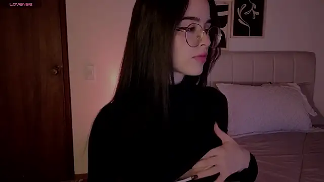 Snapshot of Roxxy_mora chatting on February 23, 2026, 10:40 pm Roxxy mora online show from February 23, 2026, 10:40 pm