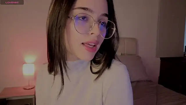 Snapshot of Roxxy_mora chatting on March 10, 2026, 10:15 pm Roxxy mora online show from March 10, 2026, 10:15 pm