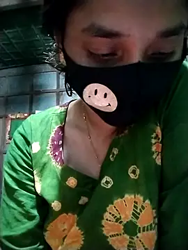 Snapshot of Aruyeshi- chatting on October 27, 2025, 1:26 pm Aruyeshi- online show from October 27, 2025, 1:26 pm