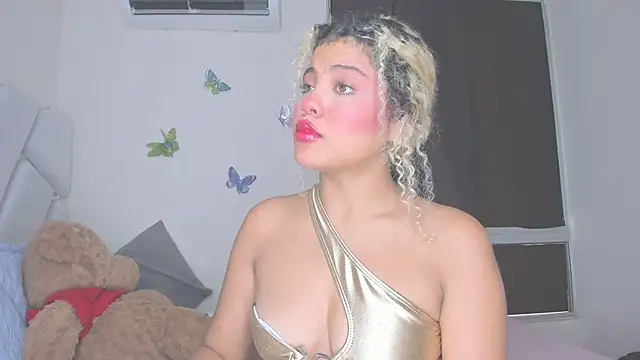 sofiacastillo01 online show from April 16, 2026, 6:09 pm