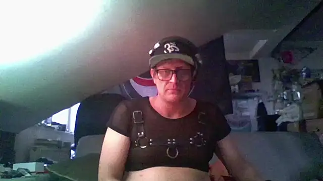 Bigthroaterboy online show from December 6, 2024, 1:33 pm