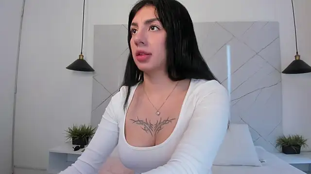 ANTONELLA  ROUSE  online show from April 7, 2026, 7:47 pm