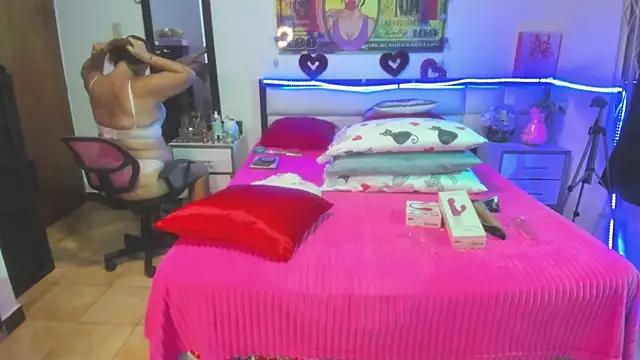 Snapshot of karenmilf_4 chatting on December 12, 2024, 2:59 am karenmilf 4 online show from December 12, 2024, 2:59 am