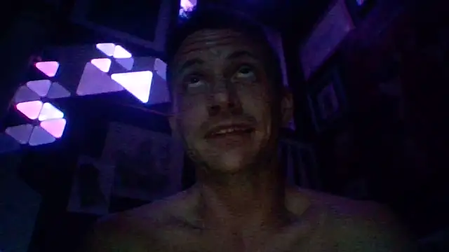 Snapshot of trash4cash chatting on January 2, 2025, 4:30 am trash4cash online show from January 2, 2025, 4:30 am