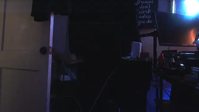 Snapshot of trash4cash chatting on January 16, 2025, 12:34 am trash4cash online show from January 16, 2025, 12:34 am