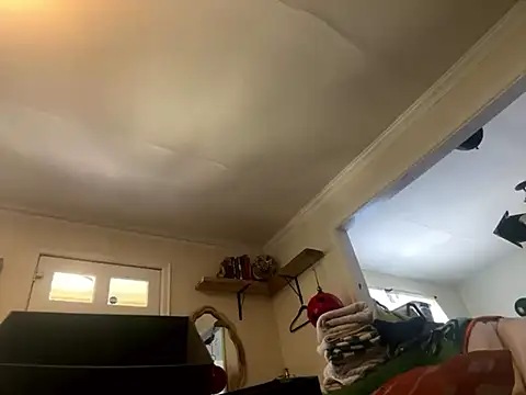 Snapshot of trash4cash chatting on March 7, 2025, 5:38 pm trash4cash online show from March 7, 2025, 5:38 pm