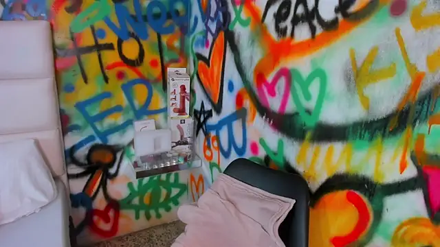 Snapshot of Liana_Bernocchi chatting on September 12, 2025, 8:20 pm Liana Bernocchi online show from September 12, 2025, 8:20 pm