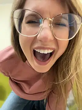 Snapshot of Vanilladreams chatting on April 9, 2026, 4:12 pm Vanilladreams online show from April 9, 2026, 4:12 pm