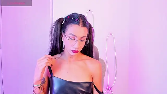 sofiaa grey  online show from December 19, 2025, 2:46 pm