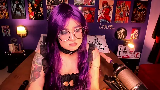 Snapshot of anne_cross chatting on December 17, 2024, 1:29 am anne cross online show from December 17, 2024, 1:29 am