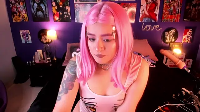 Snapshot of anne_cross chatting on January 29, 2025, 1:37 am anne cross online show from January 29, 2025, 1:37 am