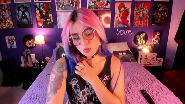 Snapshot of anne_cross chatting on September 23, 2025, 12:24 am anne cross online show from September 23, 2025, 12:24 am