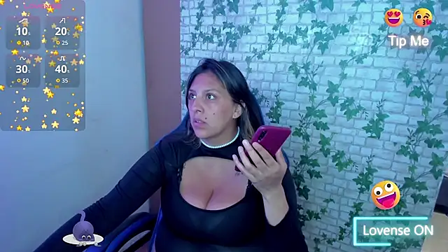 MIABOOBS   online show from November 17, 2025, 7:41 pm