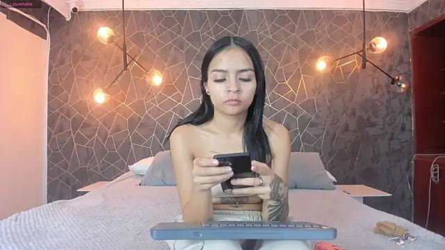 leigh-angels online show from November 17, 2025, 9:53 pm