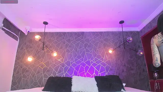 leigh-angels online show from February 23, 2026, 9:34 pm