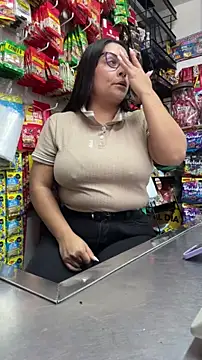 Snapshot of Sol_biglips chatting on December 3, 2025, 8:29 pm Sol biglips online show from December 3, 2025, 8:29 pm