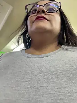 Snapshot of Sol_biglips chatting on July 1, 2026, 1:18 am Sol biglips online show from July 1, 2026, 1:18 am