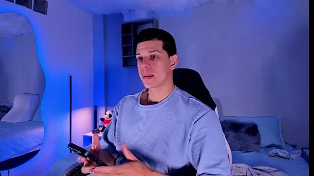 Snapshot of MarcoSullivan chatting on December 15, 2025, 1:37 pm MarcoSullivan online show from December 15, 2025, 1:37 pm