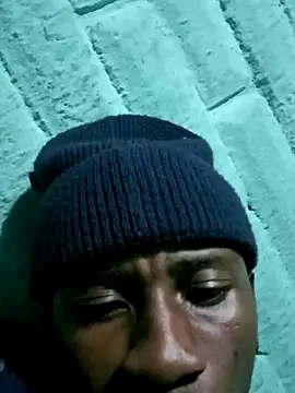 Snapshot of HandsomeBuoyy21 chatting on April 12, 2026, 2:00 pm HandsomeBuoyy21 online show from April 12, 2026, 2:00 pm