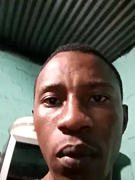 Snapshot of HandsomeBuoyy21 chatting on April 14, 2026, 1:11 am HandsomeBuoyy21 online show from April 14, 2026, 1:11 am