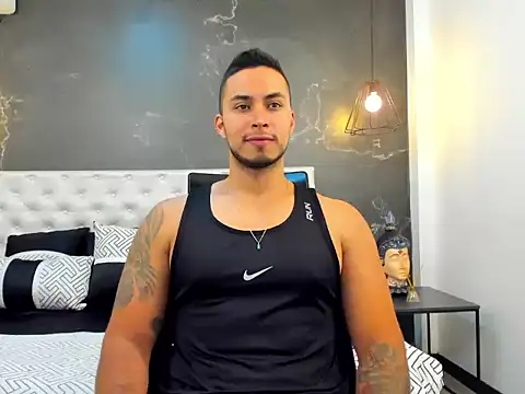 Snapshot of Juan_muscle chatting on November 9, 2025, 5:33 pm Juan muscle online show from November 9, 2025, 5:33 pm