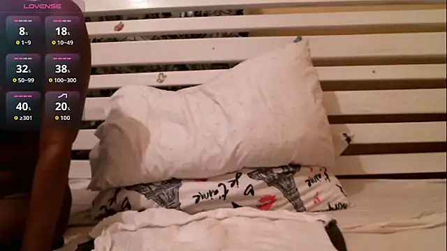 Snapshot of black_sexy_queen chatting on October 23, 2025, 8:18 pm black sexy queen online show from October 23, 2025, 8:18 pm