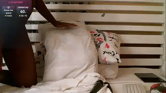 black sexy queen online show from November 7, 2025, 9:15 pm