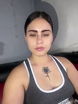 Snapshot of Azuna25 chatting on June 21, 2026, 8:22 pm Azuna25 online show from June 21, 2026, 8:22 pm