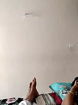 AUNTY1984 online show from September 16, 2025, 9:21 am