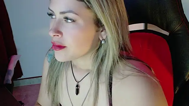 Natalia Montoya online show from November 21, 2025, 8:18 pm