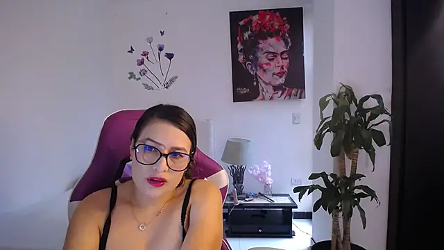 esmeraldaa230 online show from February 21, 2026, 6:53 pm