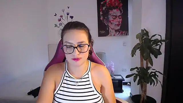 esmeraldaa230 online show from February 22, 2026, 7:23 pm